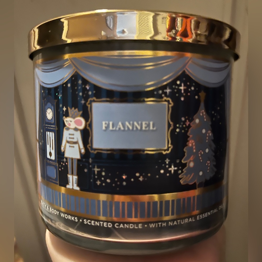 COPY - Bath & Body Works 3 Wick Candle, Flannel.